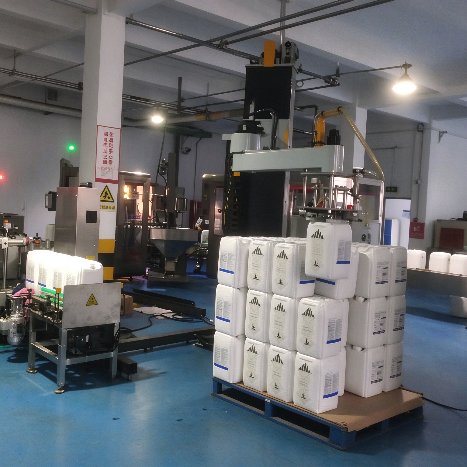 barreled-fertilizer-column-palletizing-robot-production-line